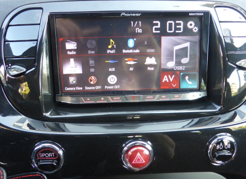 Fiat 500L Abarth. Pioneer AVH-X8600BT. Apple Car Play & Android Auto.